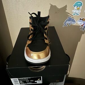 Retro jordan 1 mid black and gold size 9c